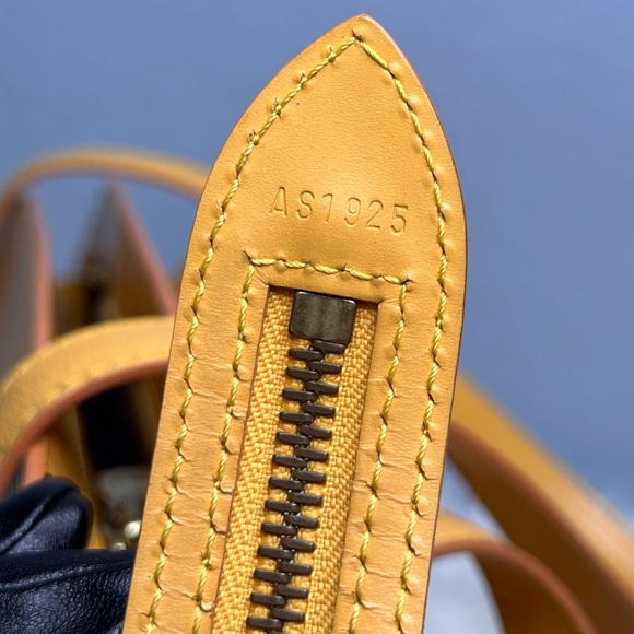 🌻⭐️Louis Vuitton Saint Jacques in EPI Leather⭐️🌻 - Picture 13 of 16